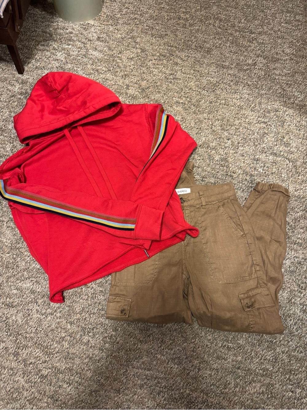 Evereve bundle ~2 items~ Red Cropped Hoodie & tan cargo joggers